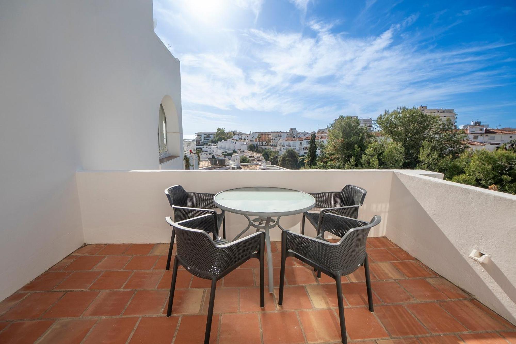 Residensol 13 Menyber Apartment เนร์คา ภายนอก รูปภาพ